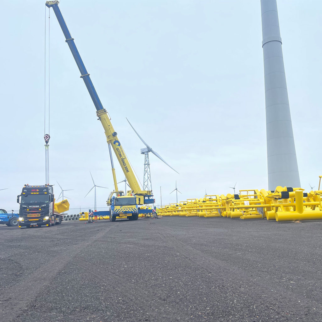 Bouwkraan naar de Eemshaven