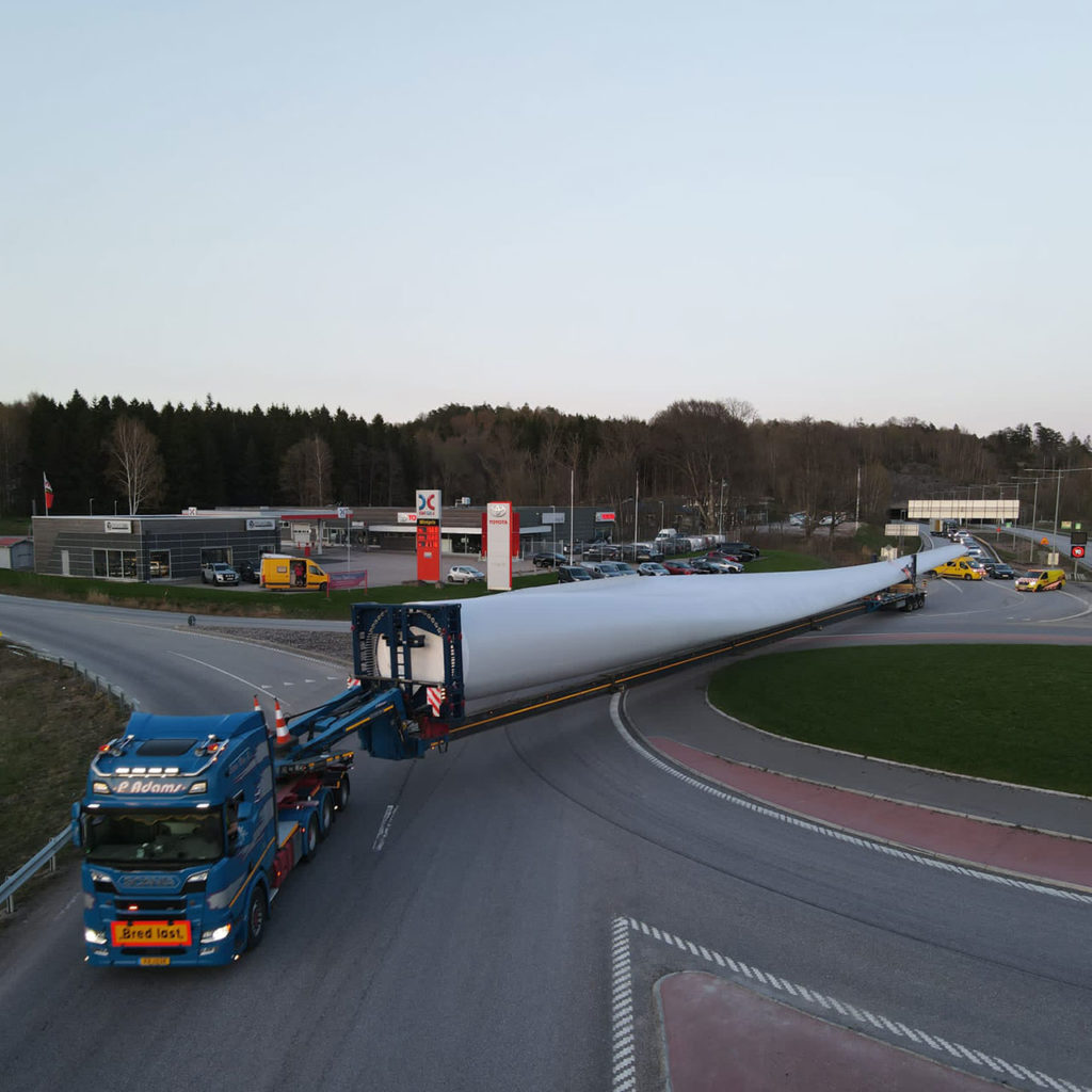 Daems Pilot Service - Windmolen vleugels dwars door Zweden