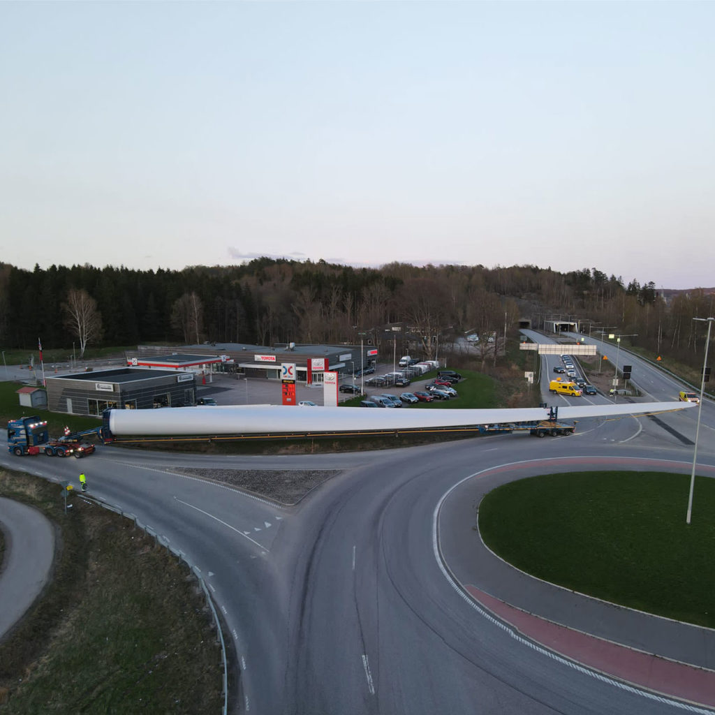 Daems Pilot Service - Windmolen vleugels dwars door Zweden