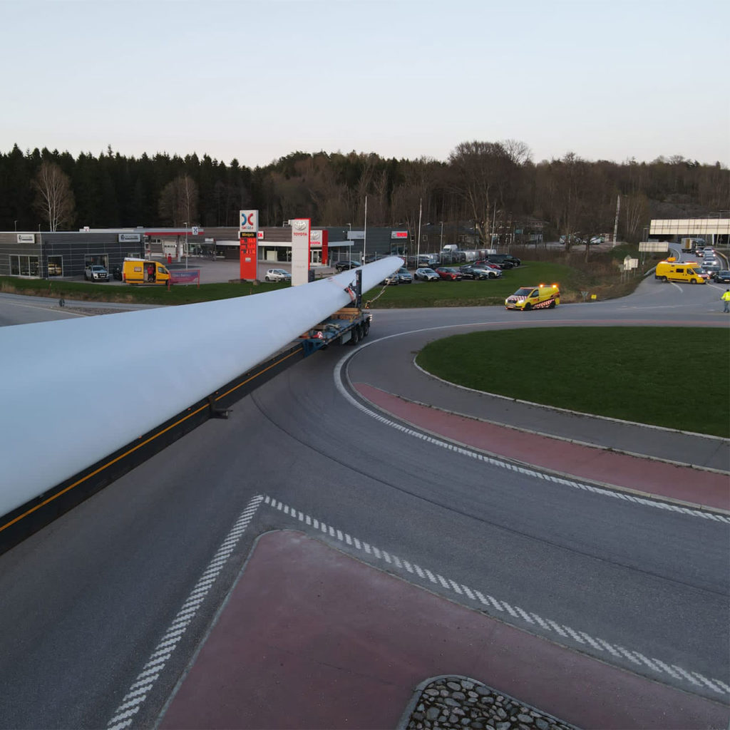 Daems Pilot Service - Windmolen vleugels dwars door Zweden