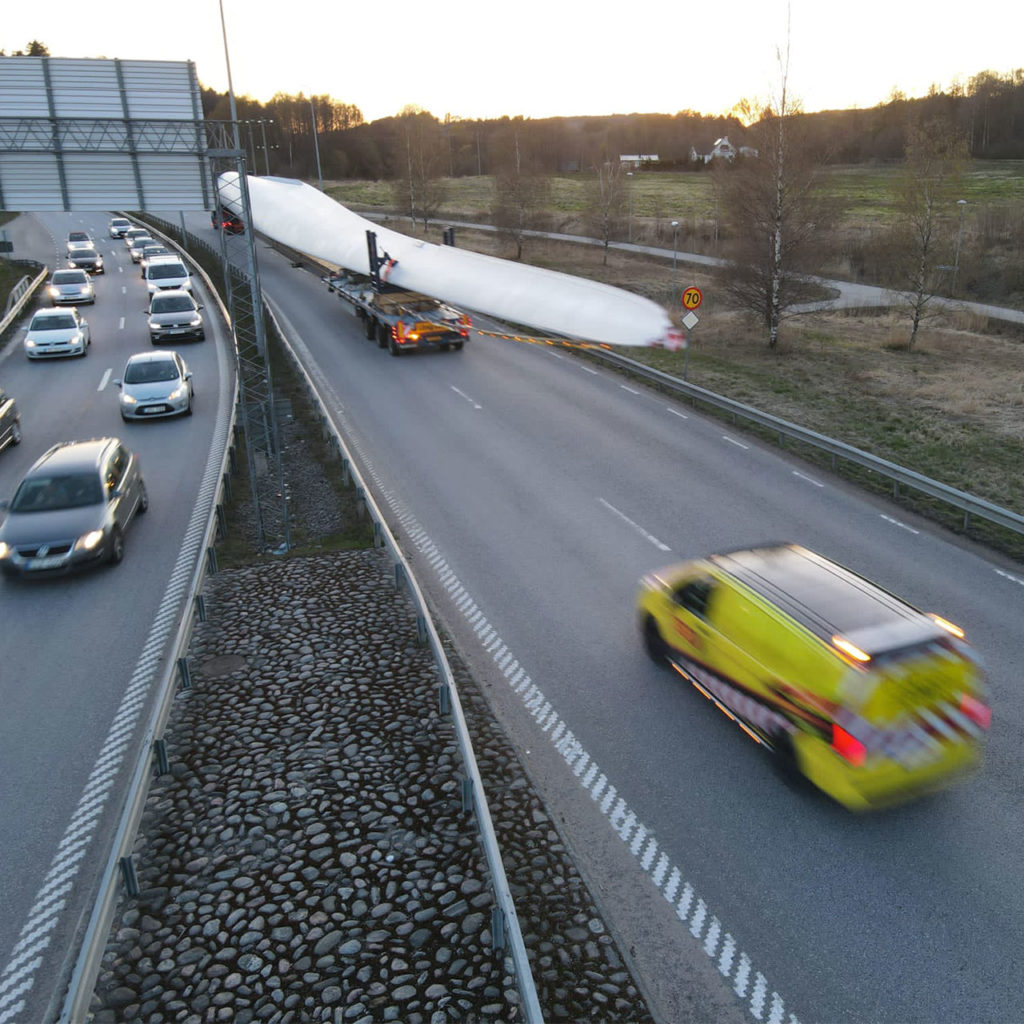 Daems Pilot Service - Windmolen vleugels dwars door Zweden