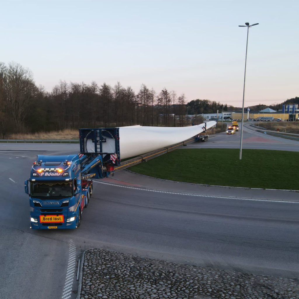 Daems Pilot Service - Windmolen vleugels dwars door Zweden