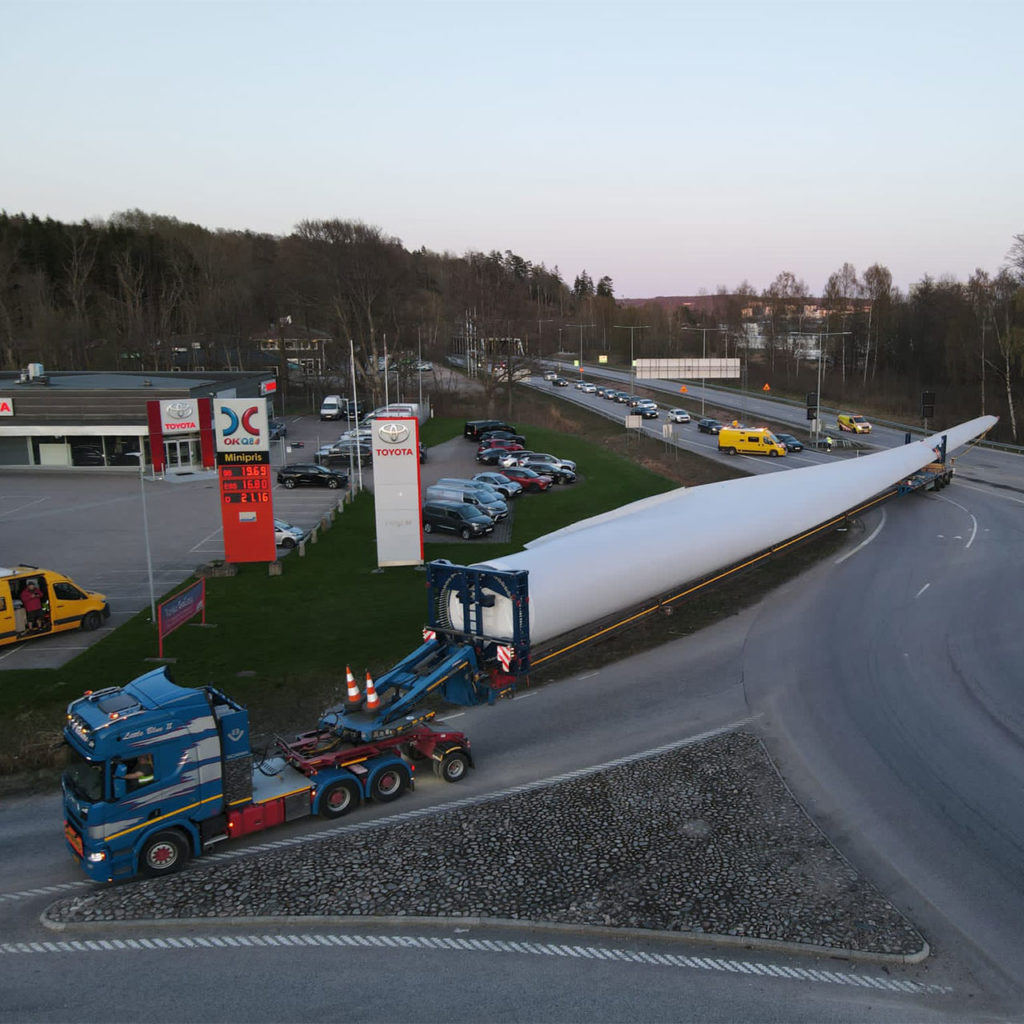 Daems Pilot Service - Windmolen vleugels dwars door Zweden