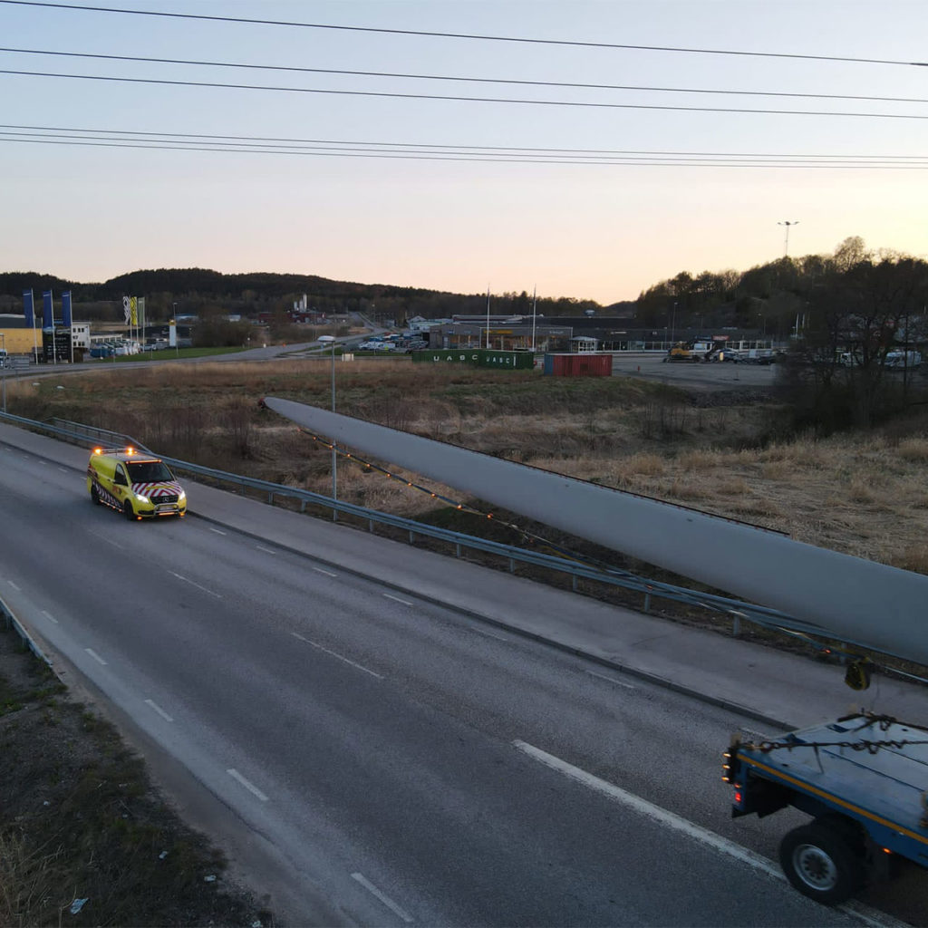 Daems Pilot Service - Windmolen vleugels dwars door Zweden