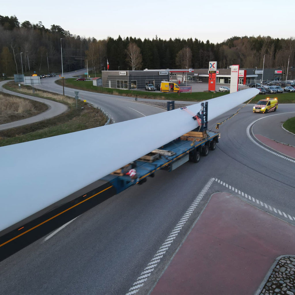 Daems Pilot Service - Windmolen vleugels dwars door Zweden