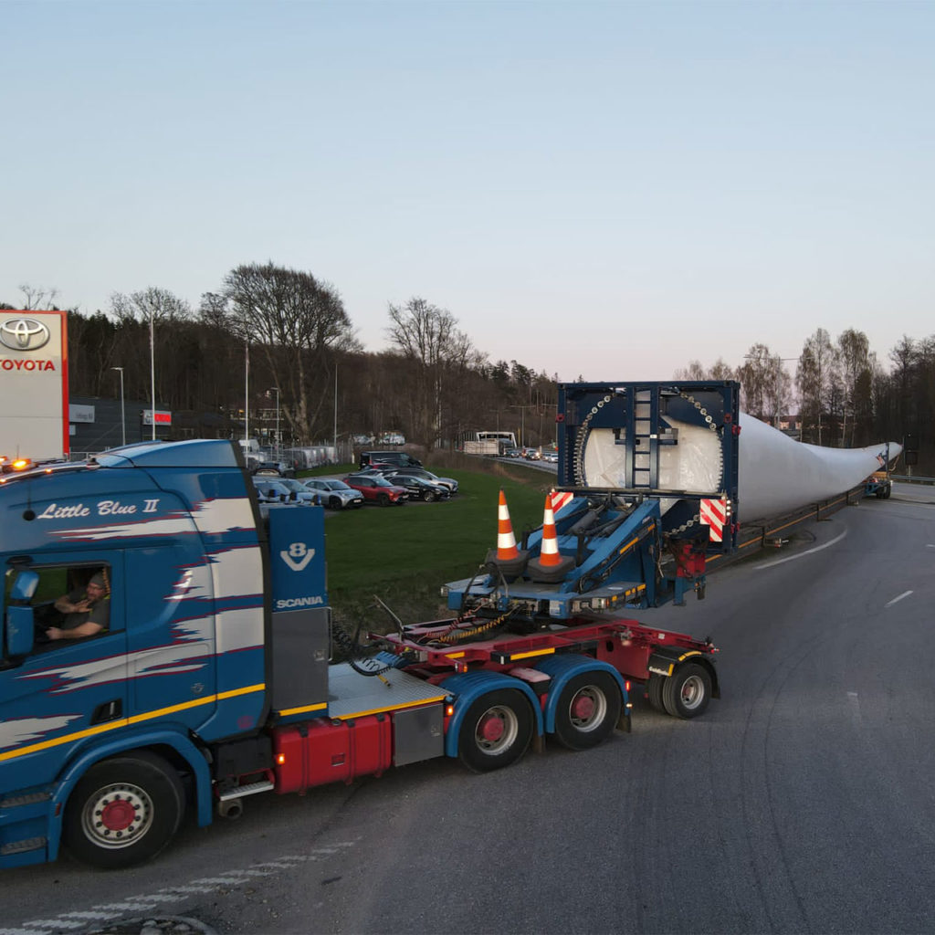 Daems Pilot Service - Windmolen vleugels dwars door Zweden