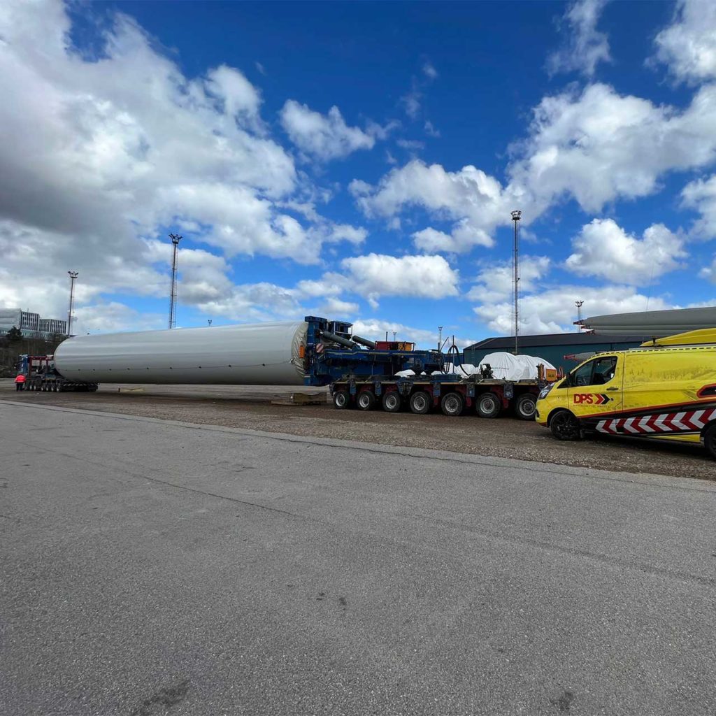 Daems Pilot Service - Windmolen vleugels dwars door Zweden